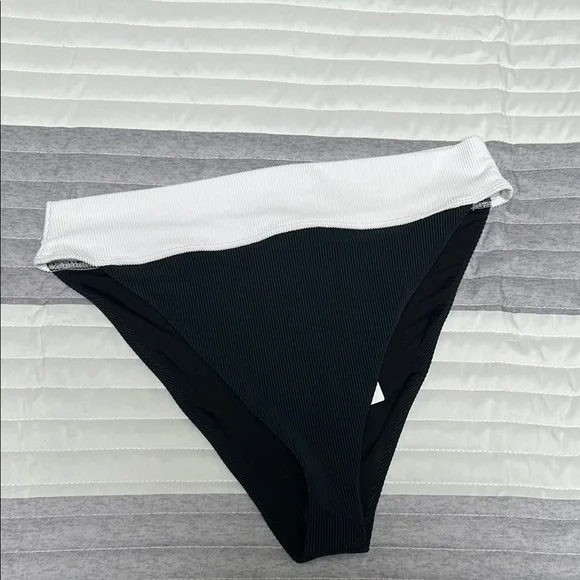 Beach Riot Black and White Bikini - Picture 5 of 7